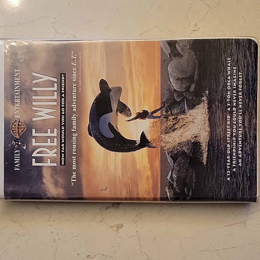 Warner Bros Family Entertainment Free Willy VHS Tape